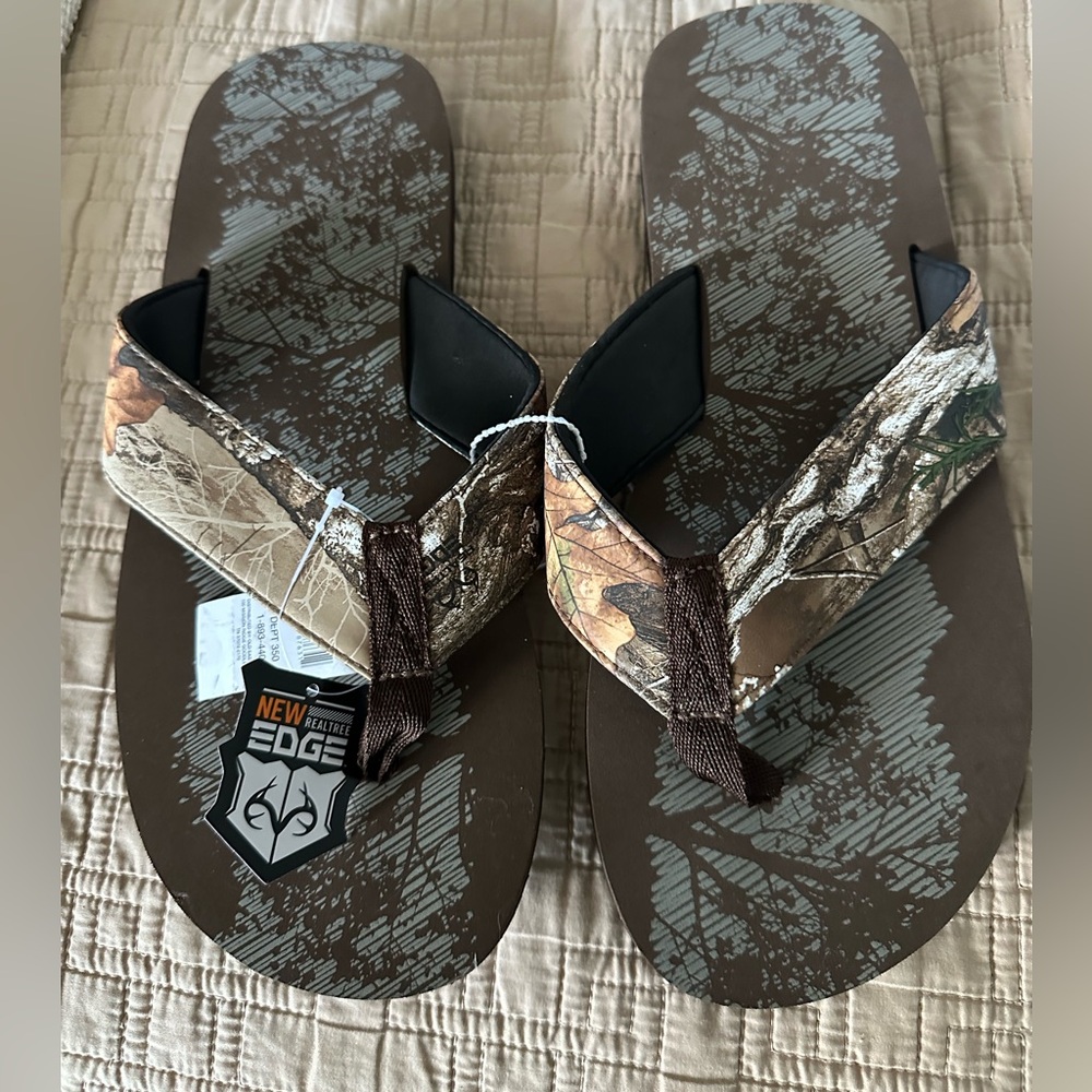 Realtree Mens Camo Hunting Print Flip Flop Sandal Camouflage NWT 
Size 9/10 SM